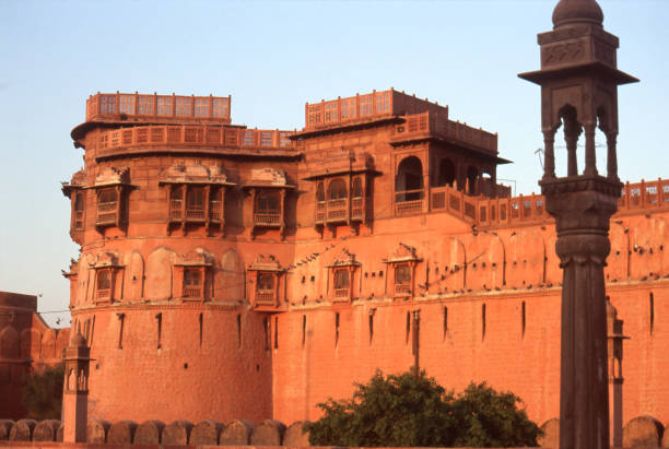 the fort is a 16th century sandstone and marble edifice.